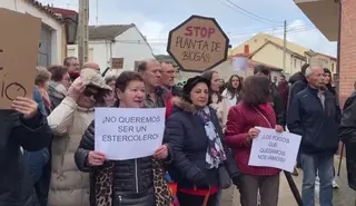 Imagen de la manifestación en contra de la planta de biogás en Junquera de Tera.
