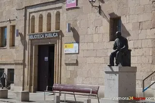 Fachada biblioteca. ARCHIVO