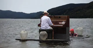 Música sobre el agua con Edgar Olivero en el Lago de Sanabria | Cartel de la iniciativa