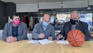 Firma del convenio entre Intras y la Federación