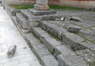 Cruz vandalizada en Toro en el Hospital de la Cruz