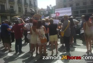 Cerca de medio centenar de zamoranos expresa su apoyo al 'no' en el referéndum griego