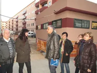 La Asociación de Vecinos de Los Bloques traslada a Gómez la reivindicación de la pista polideportiva