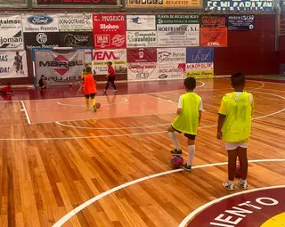 Los pequeños futbolistas en el Campus de Tecnificación del Atlético Benavente