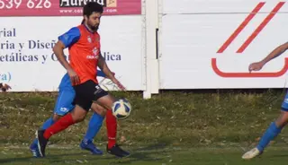 un jugador del CD Benavente durante un encuentro