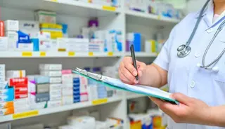 Medicamentos en una farmacia