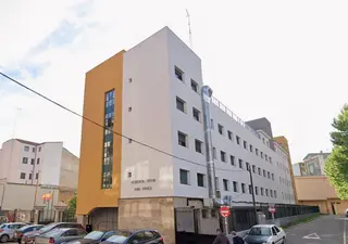 Fachada de la residencia juvenil Doña Urraca en Zamora