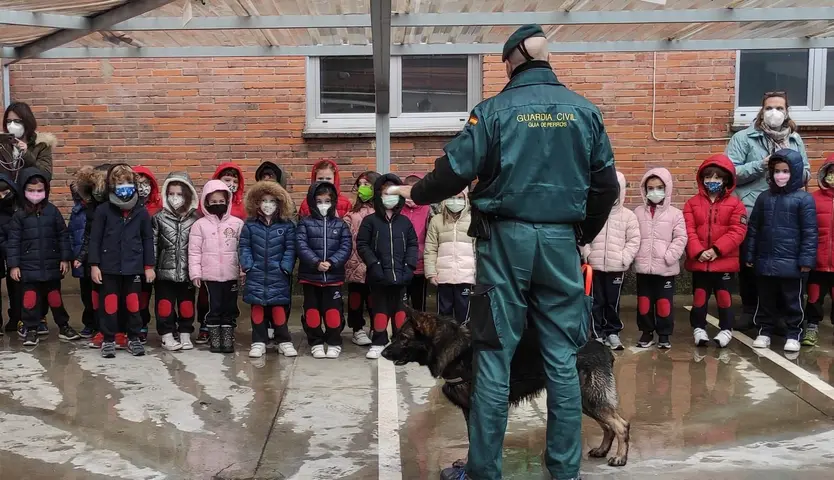 Una de las actividades de la Guardia Civil de Zamora con colegios (3)