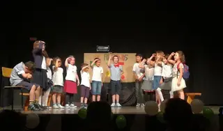 Un certamen de Teatro Escolar en el teatro Elvira Fernández. Archivo