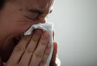 Gripe, resfriado, constipado, constiparse, mujer tosiendo, toser, tos-EUROPA PRESS