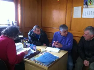 Los no adscritos se reúnen con los vecinos para conocer las necesidades de los barrios