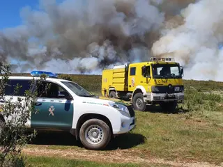 VÍDEO | Medios aéreos y terrestres combaten un fuego descontrolado en Zamora