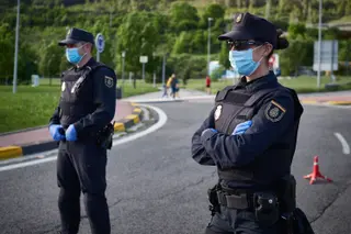 Control de la Policia Nacional durante la pandemia de coronavirus COVID-19 en Pamplona