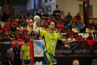 Kike Moreno renueva con el Balonmano Zamora