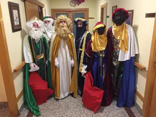 Los jóvenes de la localidad vestidos de Reyes el pasado 2020