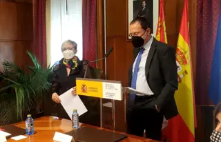El subdelegado del Gobierno presenta a la nueva responsable de la Unidad de Violencia sobre la Mujer