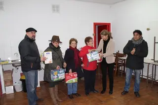 La subdelegación entrega 100 kilos de alimentos al comedor social de San José Obrero
