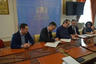El Ayuntamiento y Aquona financiarán el consumo de agua de 720 familias