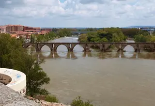 El Ayuntamiento pide más de 4,5 millones de euros a Fomento para las obras de adecuación del Puente de Piedra
