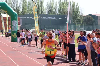 La llegada del primer clasificado en la Media Maratón de Zamora | Alejandro Sardón