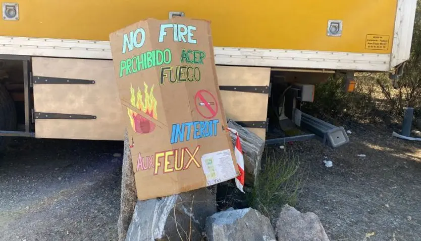 Cartel prohibido hacer fuego