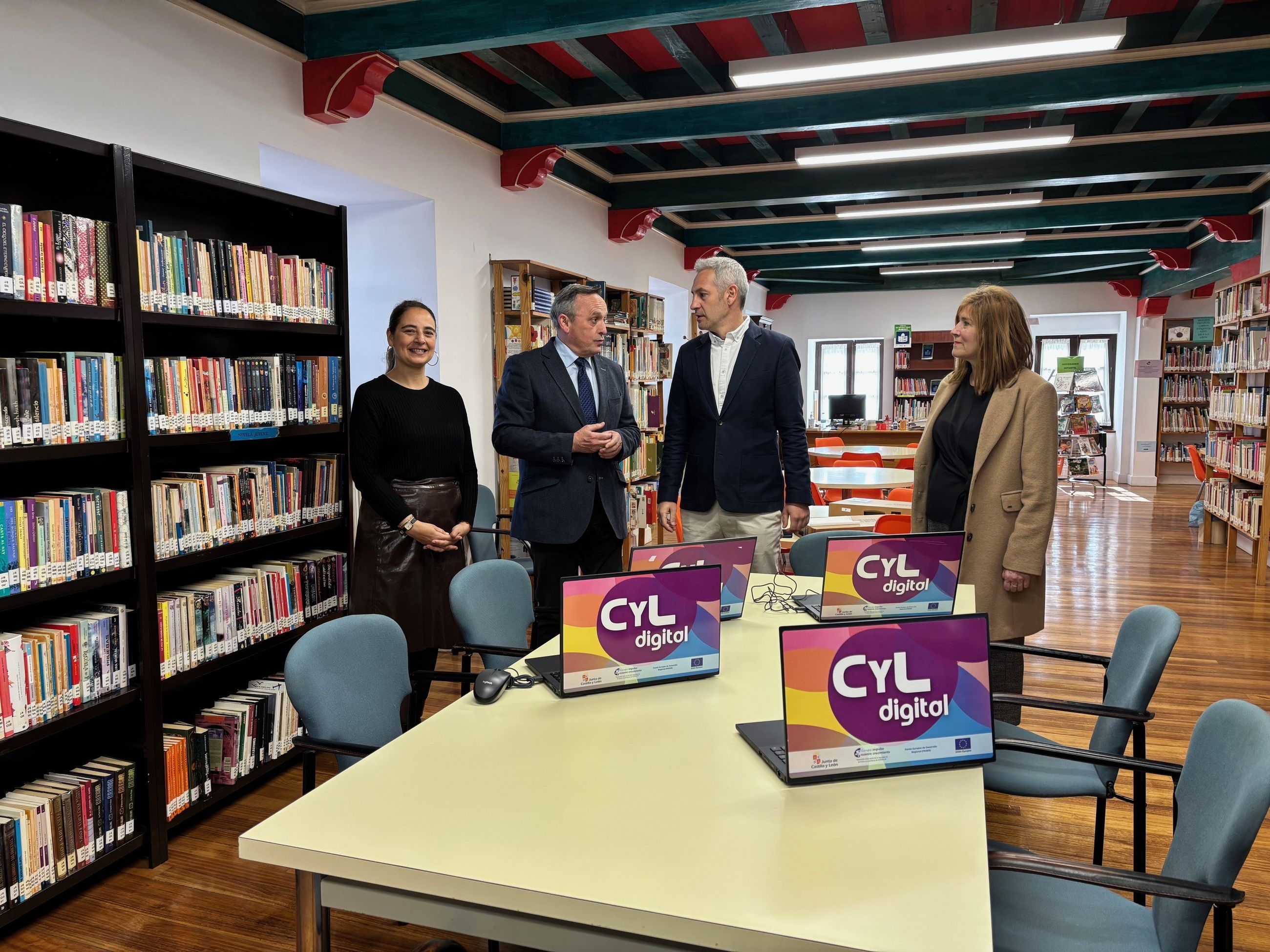 Visita del viceconsejero de Transformación Digital, Luis Enrique Ortega, al centro asociado del programa CyL Digital en Toro