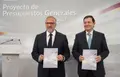 Rubén Cacho / ICAL . El presidente de la Junta, Alfonso Fernández Mañueco, acompañado por el vicepresidente primero y consejero de Desregulación, Familia y Ayudas Sociales, Carlos Pollán, presenta el proyecto de Ley de Presupuestos Generales de la Comunidad para el año 2027.