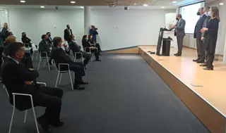 Un instante del acto de entrega