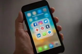 Redes sociales. Teléfono móvil. EP