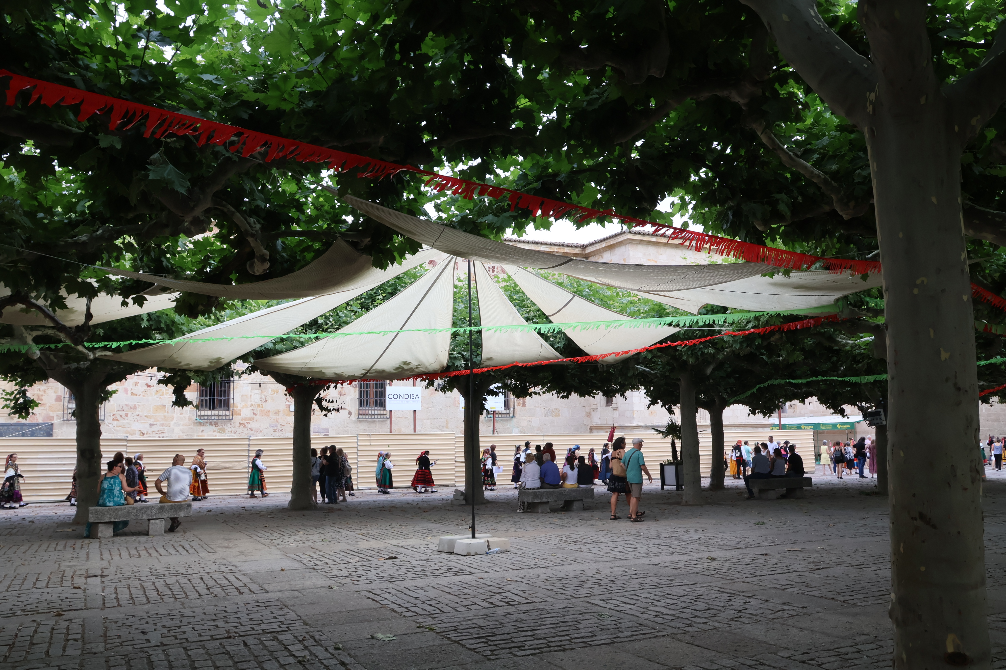Plaza de viriato preparada para la feria de la Cer&aacute;mica