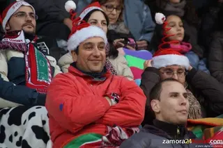 Mantas para calmar el frío y una victoria para alegrar el espíritu antes de Navidad
