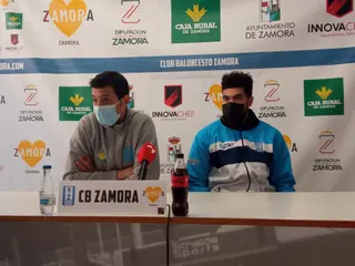 Saulo Hernández y Bobby Harris en rueda de prensa