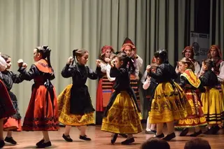 Doña Urraca baila a favor del Centro de Día ‘El Olivo’
