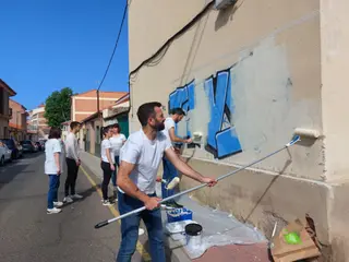 David Gago pintando una pared en San José Obrero