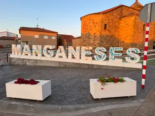 Letras de Manganeses de la Polvorosa vandalizadas