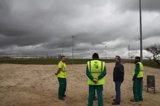 El Ayuntamiento acondiciona las zonas verdes de la ciudad