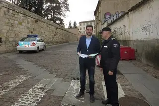 La Policía Municipal resolverá las dudas de los conductores tras la reordenación del tráfico en el casco antiguo