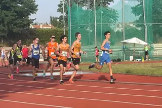 Adrián Bouzada, del Club Benavente Atletismo, séptimo en la final de 600 ml Sub-16 del Campeonato Autonómico