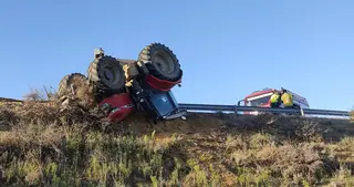 Imagen de un tractor accidentado-Archivo