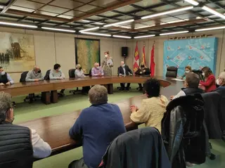 Clara San Damián se reúne con alcaldes de la ZBS de Villalpando para abordar la asistencia sanitaria