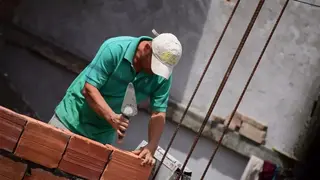 Un trabajador del sector de la construcción en una obra- Europapress