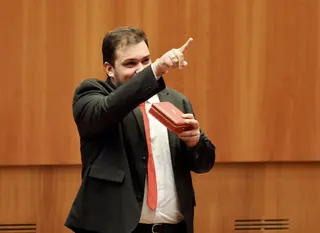 ICAL . Toma de posesión del nuevo procurador socialista Carlos Fernández en el Pleno de las Cortes