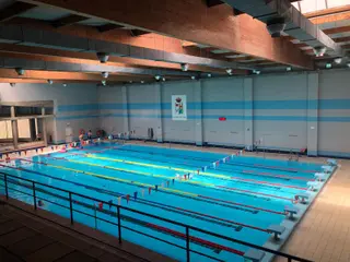 Piscina Los Almendros. Archivo