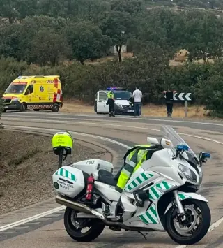 Fallece un motorista de unos 50 años tras sufrir una salida de vía en Aldeanueva de la Sierra. S24H