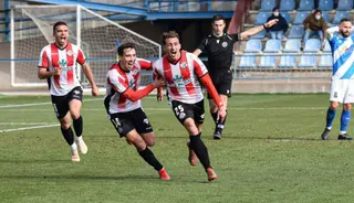 Marcos Baselga celebra el gol de la victoria en Talavera
