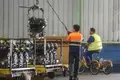 Dos trabajadores en una industria. Archivo | EP