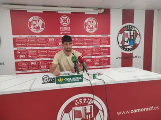 Miki codina, jugador del Zamora CF en rueda de prensa