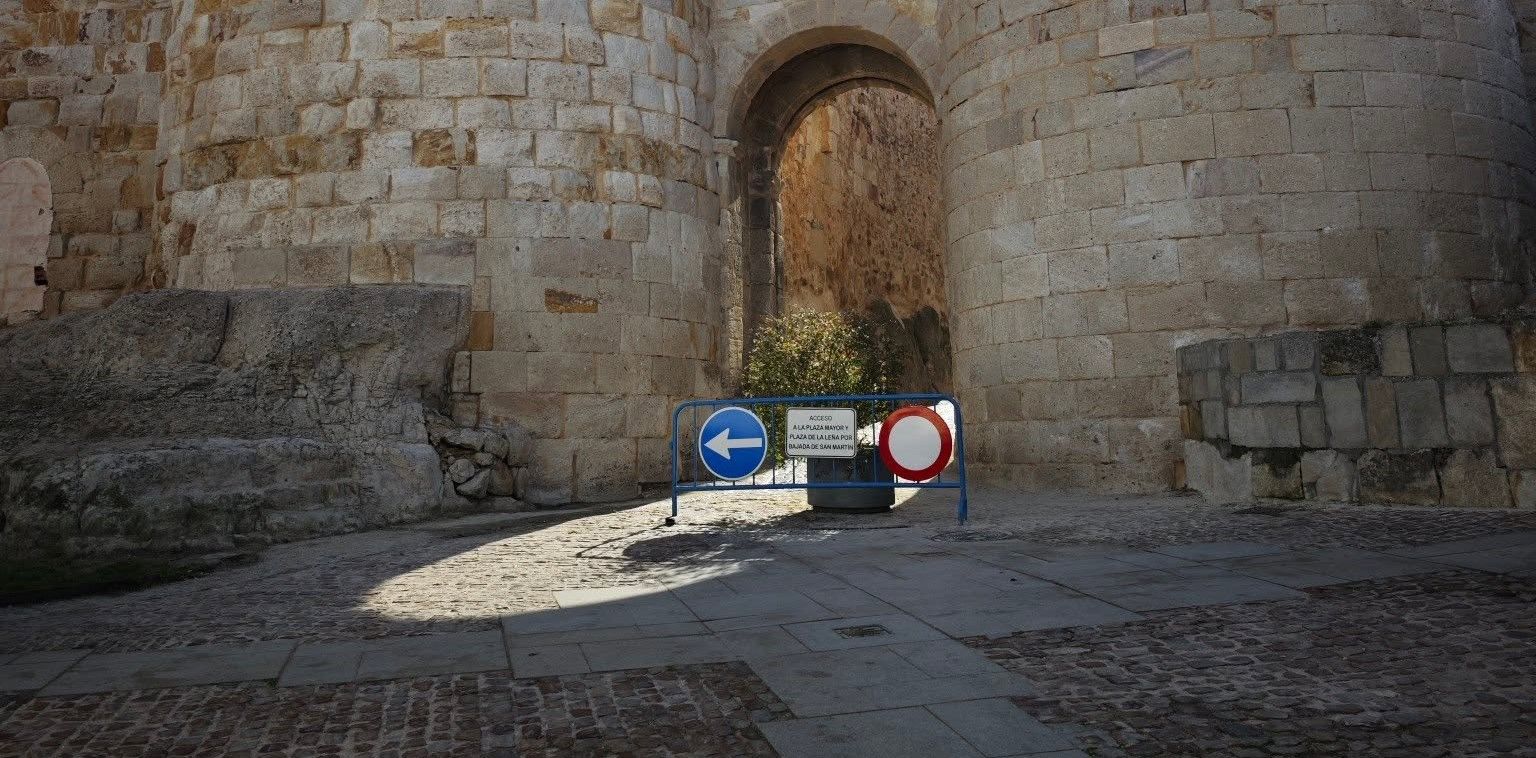 Imagen del Arco de Doña Urraca cerrado