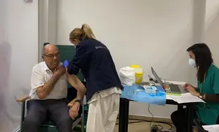 Comienza la inoculación de la cuarta dosis de la vacuna frente al coronavirus