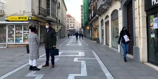 Peatones en la calle Santa Clara